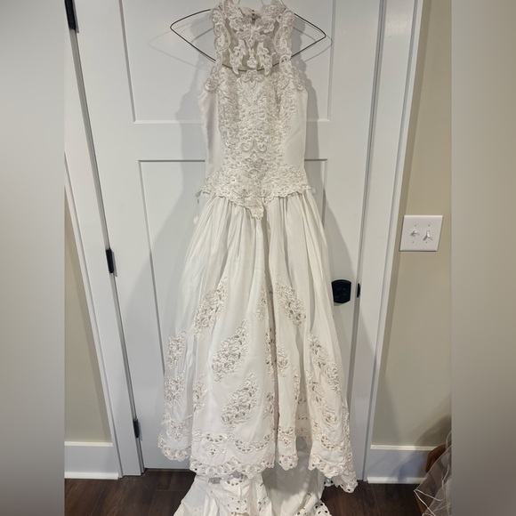 Embroidered Forever Yours White Satin Bridal Gown W/ Veil & Ring Pillow s10 - Picture 4 of 8